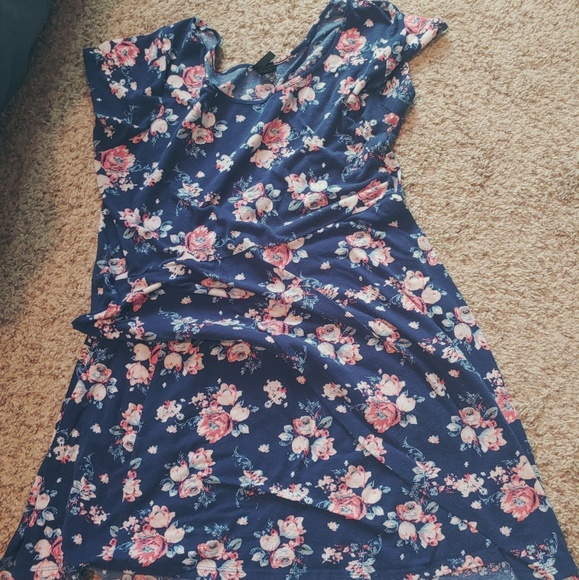 Ultra Flirt Dresses & Skirts - Floral fit and flair knee length dress 2X